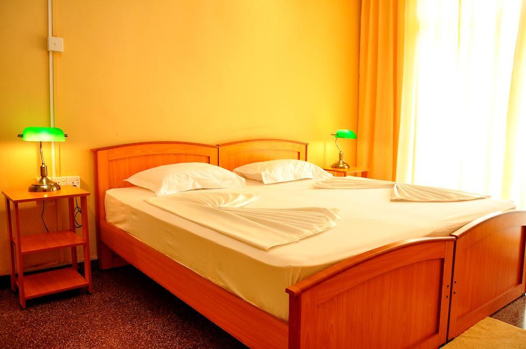 Hotel Melbourne Tourist Rest Anuradhapura Zimmer foto