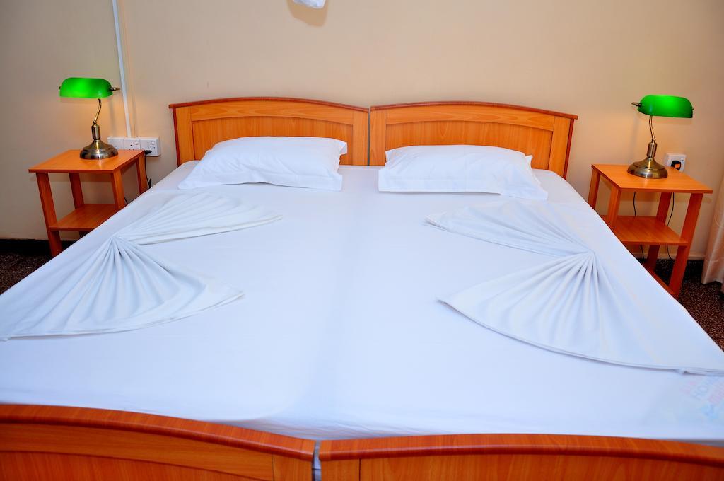 Hotel Melbourne Tourist Rest Anuradhapura Zimmer foto
