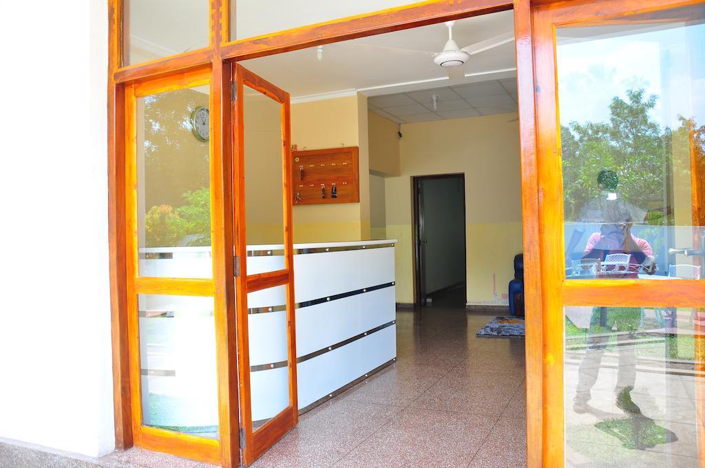 Hotel Melbourne Tourist Rest Anuradhapura Exterior foto